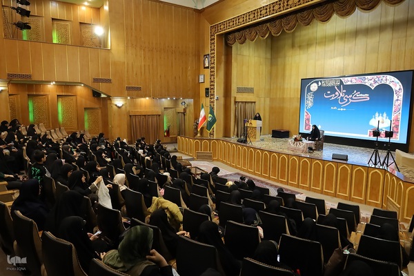 کرسی تلاوت قرآن ویژه بانوان در در آستان حضرت عبدالعظیم(ع)