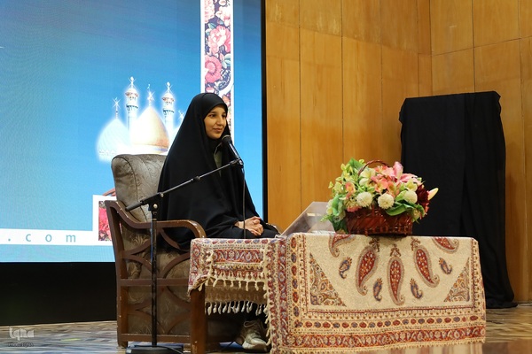 کرسی تلاوت قرآن ویژه بانوان در در آستان حضرت عبدالعظیم(ع)