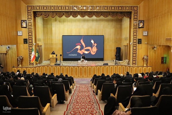 کرسی تلاوت قرآن ویژه بانوان در در آستان حضرت عبدالعظیم(ع)