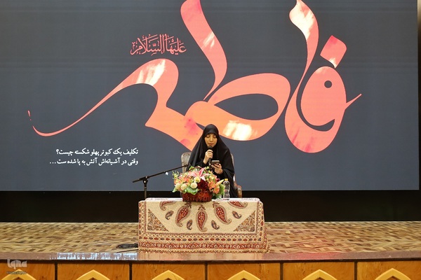 کرسی تلاوت قرآن ویژه بانوان در در آستان حضرت عبدالعظیم(ع)