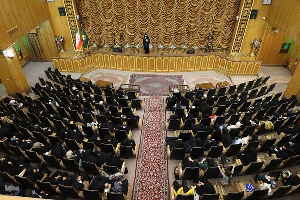 کرسی تلاوت قرآن ویژه بانوان در در آستان حضرت عبدالعظیم(ع)