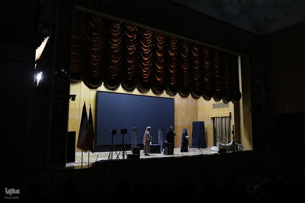 کرسی تلاوت قرآن ویژه بانوان در در آستان حضرت عبدالعظیم(ع)