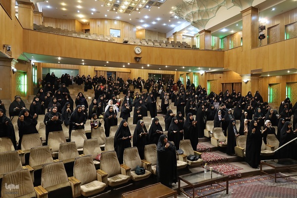 کرسی تلاوت قرآن ویژه بانوان در در آستان حضرت عبدالعظیم(ع)