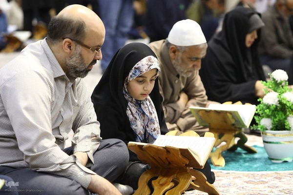 کرسی تلاوت فاطمی در حرم مطهر حضرت معصومه(س)