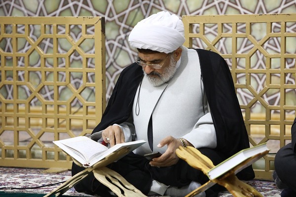 کرسی تلاوت فاطمی در حرم مطهر حضرت معصومه(س)