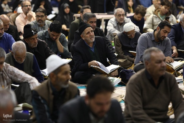 کرسی تلاوت فاطمی در حرم مطهر حضرت معصومه(س)