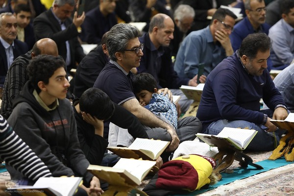 کرسی تلاوت فاطمی در حرم مطهر حضرت معصومه(س)