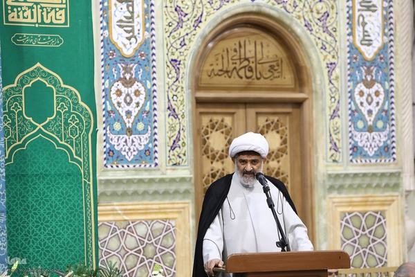 کرسی تلاوت فاطمی در حرم مطهر حضرت معصومه(س)