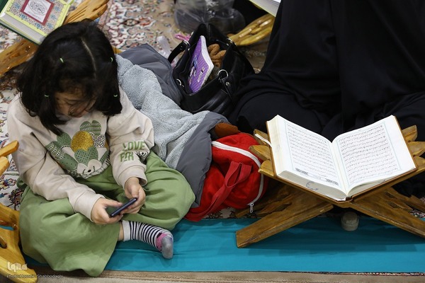 کرسی تلاوت فاطمی در حرم مطهر حضرت معصومه(س)