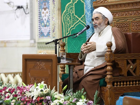 کرسی تلاوت فاطمی در حرم مطهر حضرت معصومه(س)