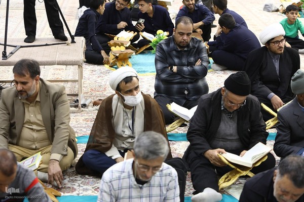 کرسی تلاوت فاطمی در حرم مطهر حضرت معصومه(س)