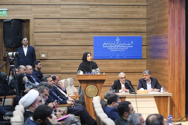 نشست خبری رئیس مجلس شورای اسلامی