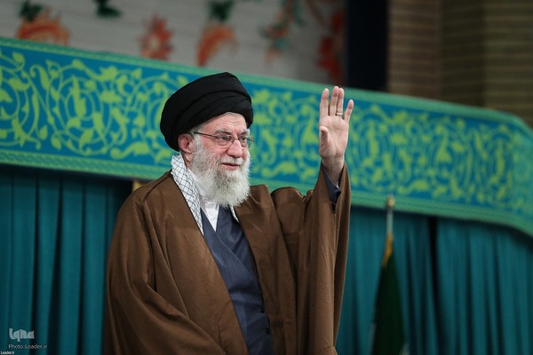 دیدار هزاران نفر از زنان و دختران با رهبر معظم انقلاب