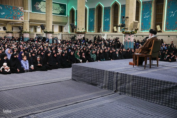 دیدار هزاران نفر از زنان و دختران با رهبر معظم انقلاب