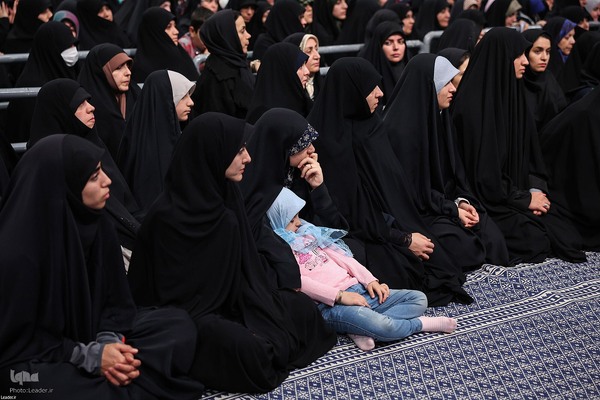 دیدار هزاران نفر از زنان و دختران با رهبر معظم انقلاب