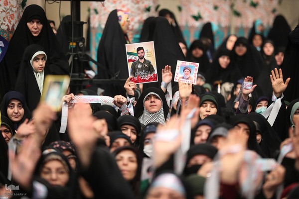 دیدار هزاران نفر از زنان و دختران با رهبر معظم انقلاب