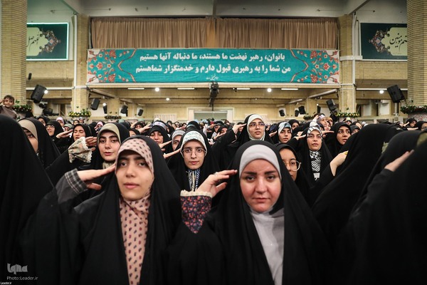 دیدار هزاران نفر از زنان و دختران با رهبر معظم انقلاب