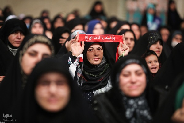 دیدار هزاران نفر از زنان و دختران با رهبر معظم انقلاب