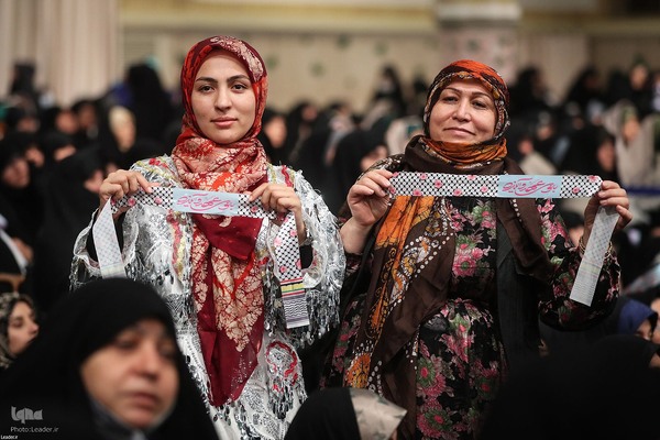 دیدار هزاران نفر از زنان و دختران با رهبر معظم انقلاب