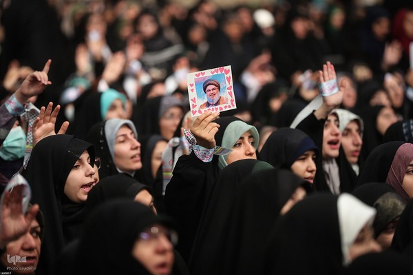 دیدار هزاران نفر از زنان و دختران با رهبر معظم انقلاب