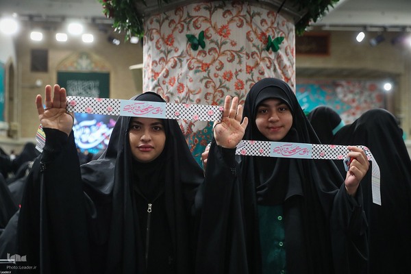 دیدار هزاران نفر از زنان و دختران با رهبر معظم انقلاب