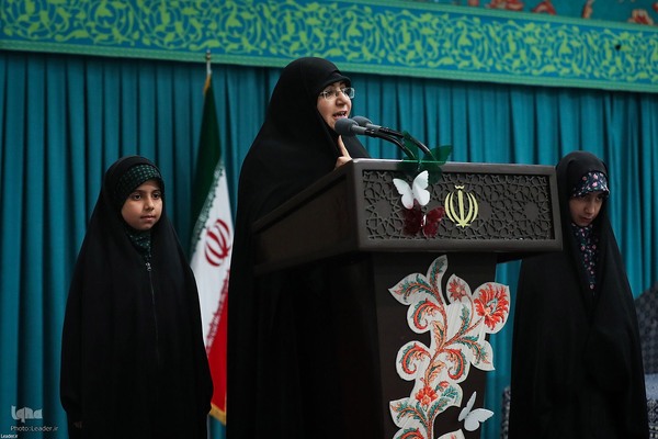 دیدار هزاران نفر از زنان و دختران با رهبر معظم انقلاب