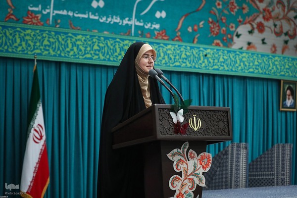 دیدار هزاران نفر از زنان و دختران با رهبر معظم انقلاب