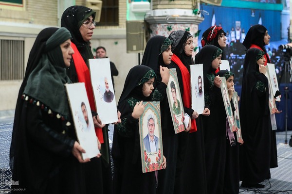 دیدار هزاران نفر از زنان و دختران با رهبر معظم انقلاب