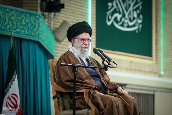 دیدار هزاران نفر از زنان و دختران با رهبر معظم انقلاب