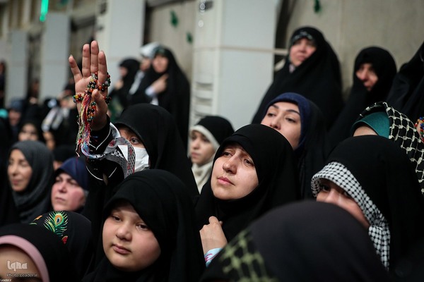 دیدار هزاران نفر از زنان و دختران با رهبر معظم انقلاب