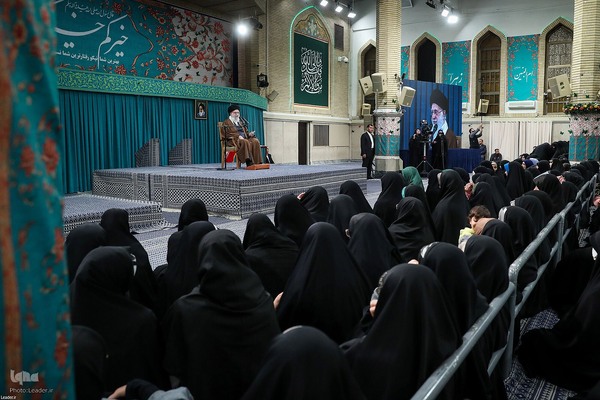 دیدار هزاران نفر از زنان و دختران با رهبر معظم انقلاب