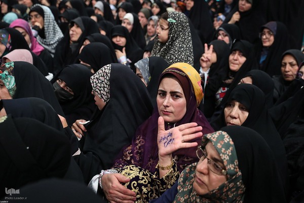 دیدار هزاران نفر از زنان و دختران با رهبر معظم انقلاب