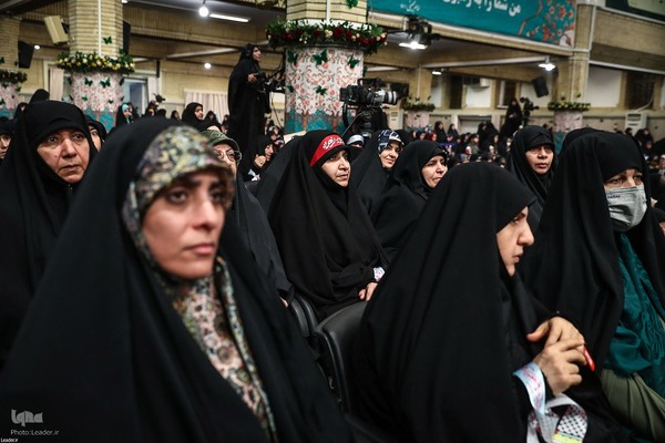 دیدار هزاران نفر از زنان و دختران با رهبر معظم انقلاب