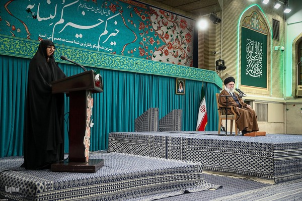 دیدار هزاران نفر از زنان و دختران با رهبر معظم انقلاب