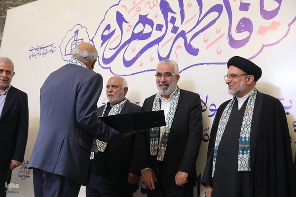 تجلیل از دست اندرکاران ایرانی طرح ساخت صحن حضرت زهرا(س)