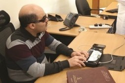 Des Corans digitaux pour les aveugles du Qatar