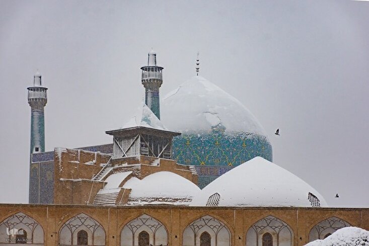 Neve de Outono Transforma Isfahan em uma Tela de Inverno