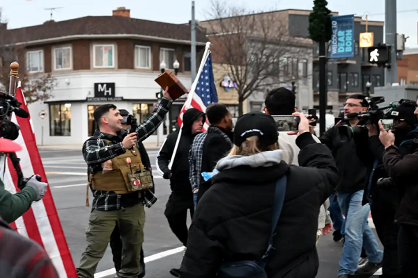 Напряженность в Дирборне возросла после попытки сжечь Коран.