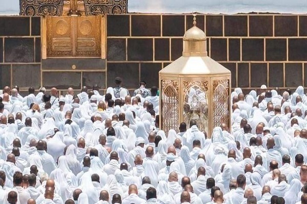 Паломники совершаили прощальный обход
